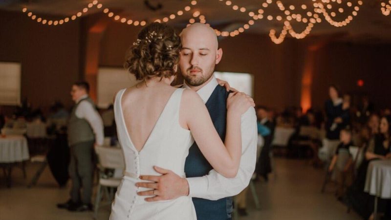 Omaha Couple gets Engaged at Neigh’s Drivein Theater Ilawer